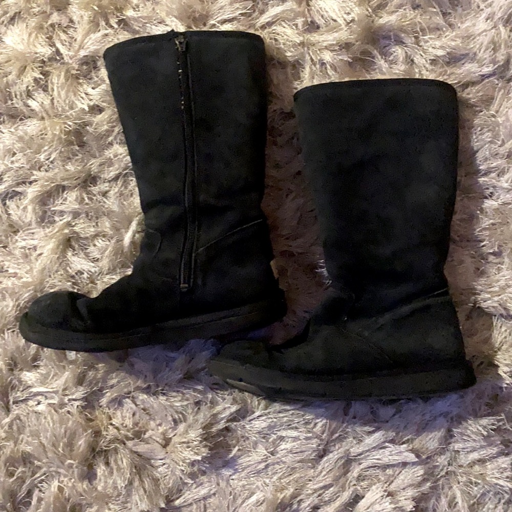 UGGs black size 7